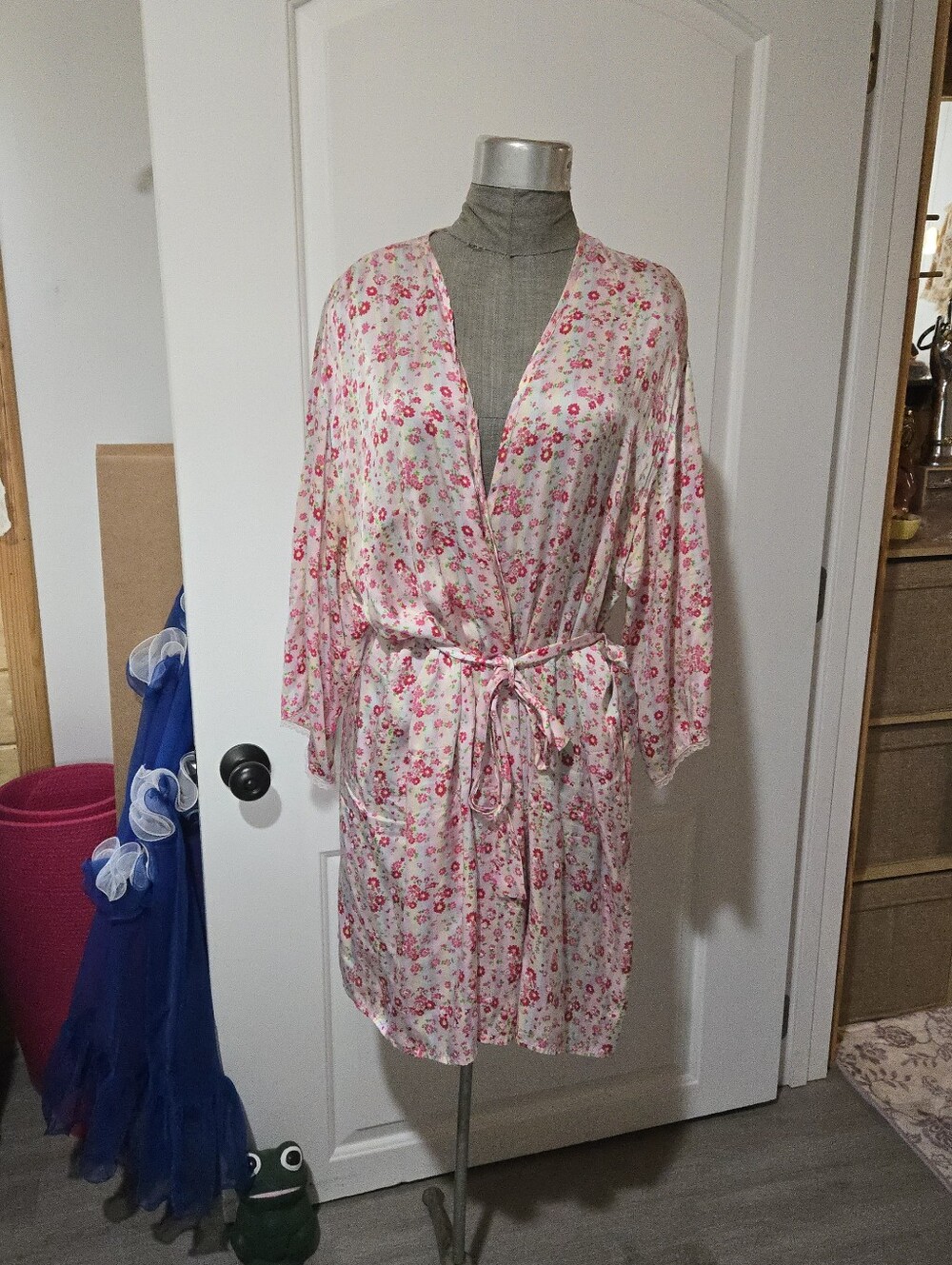 JOSIE Pink Floral Silk Robe, SIZE L, See Description